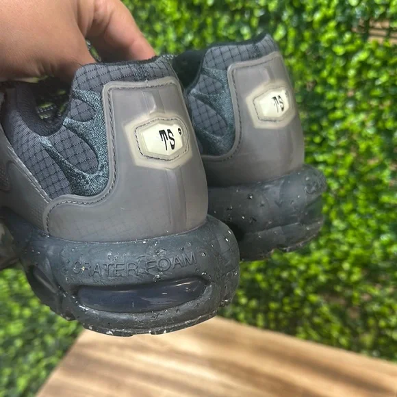 Nike Men's Black Athletic Shoes - Picture 15 of 16